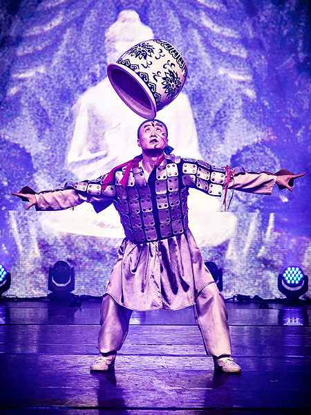 CHINA GIRL Love is stronger than blood im Deutschen Theater München am 22.02.2022 (©Foto: © Dmitry Shakhinl)